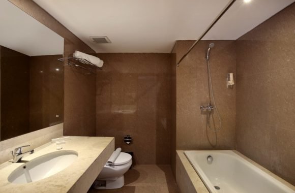 Suite Bathroom