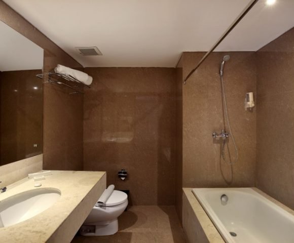 Suite Bathroom