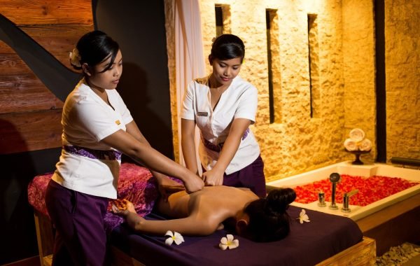 four-hand-massage