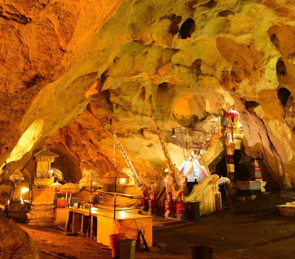 Goa Giri Putri Temple